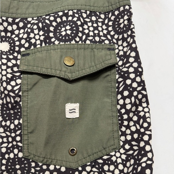 TRUNKS CO. Printed Swim Shorts Green 32 - Picture 9 of 11